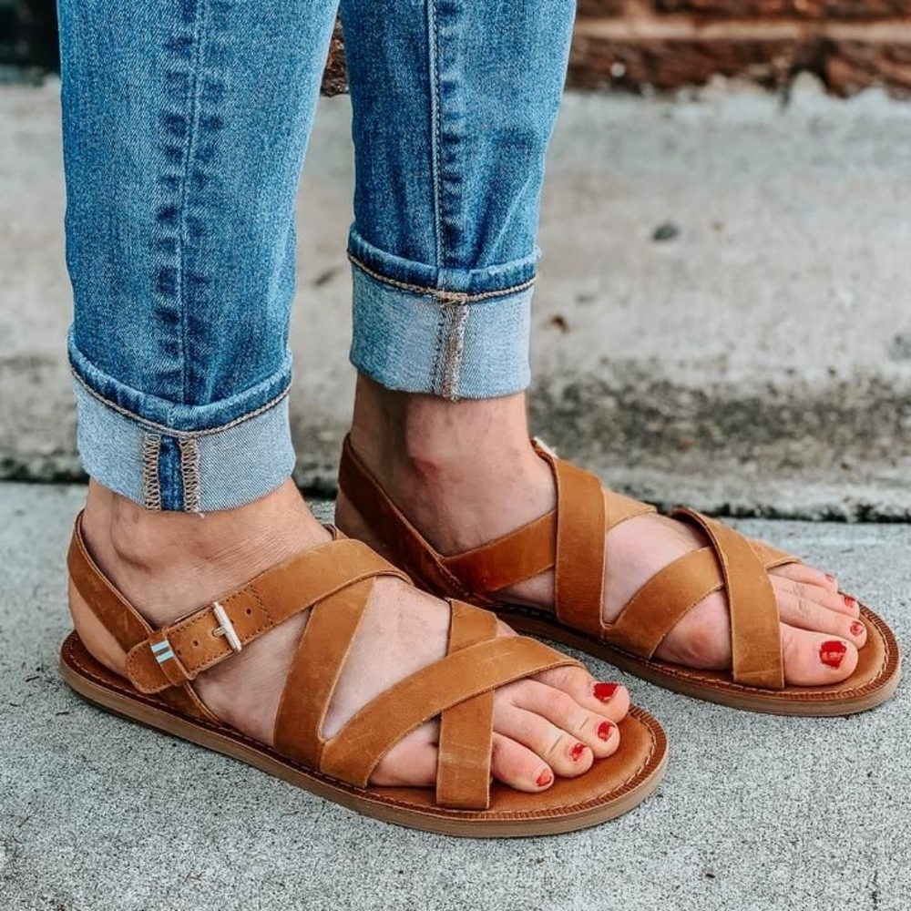 TOM ✨ Flat sandals